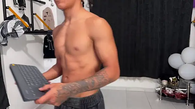 Snapshot of jokergc_2 chatting on 11.28.25 jokergc 2 online show from 11.28.25