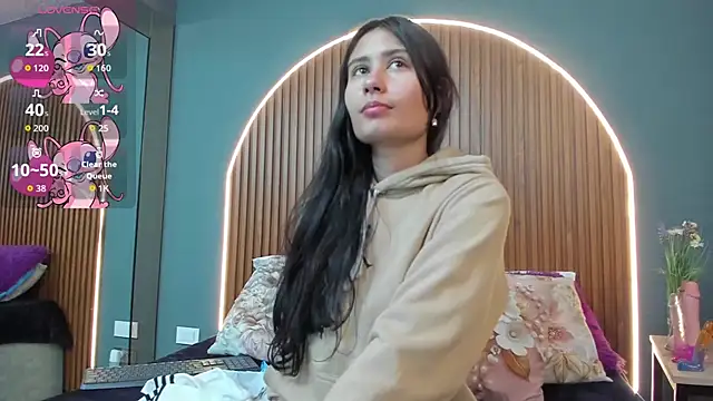 NayeCloud online show from 09.12.25