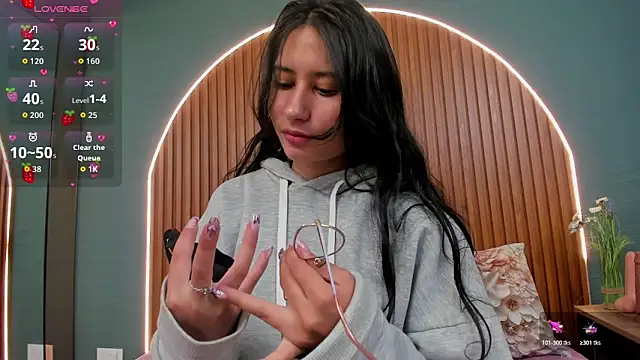 NayeCloud online show from 10.29.25