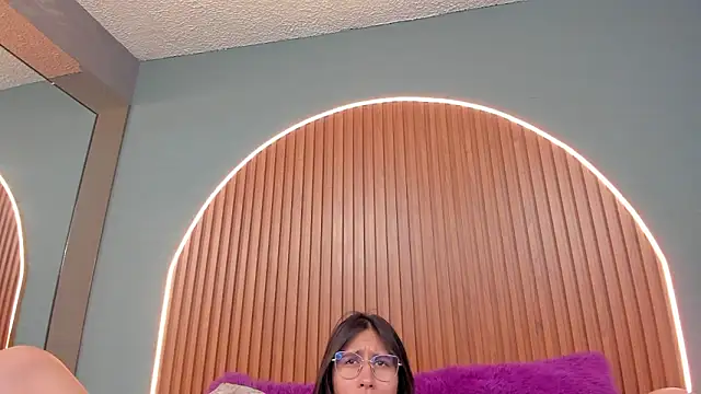 Snapshot of NayeCloud chatting on 02.03.26 NayeCloud online show from 02.03.26