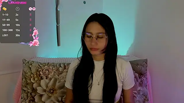 Snapshot of NayeCloud chatting on 02.21.26 NayeCloud online show from 02.21.26