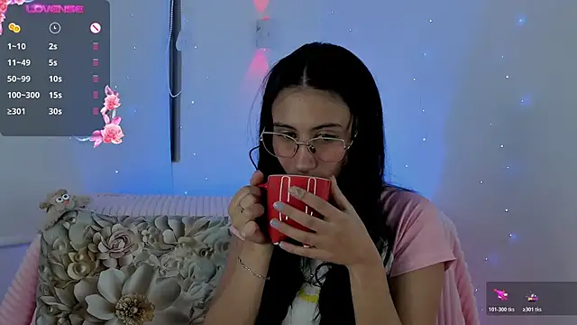 Snapshot of NayeCloud chatting on 02.22.26 NayeCloud online show from 02.22.26