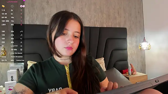 Snapshot of Sabrina_Lennox chatting on 02.13.25 Sabrina Lennox online show from 02.13.25