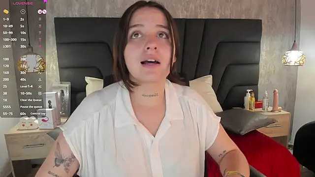 Snapshot of Sabrina_Lennox chatting on 02.19.25 Sabrina Lennox online show from 02.19.25