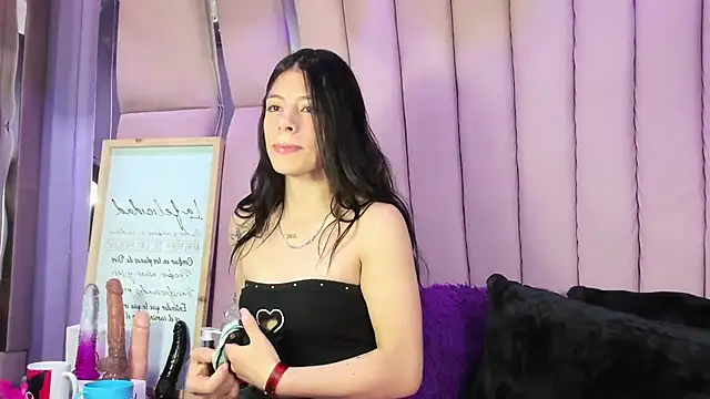 Snapshot of Sasha_Petitte chatting on 09.18.25 Sasha Petitte online show from 09.18.25