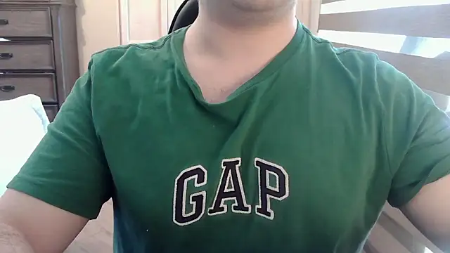 Snapshot of Himbo_fox chatting on 06.18.26 Himbo fox online show from 06.18.26
