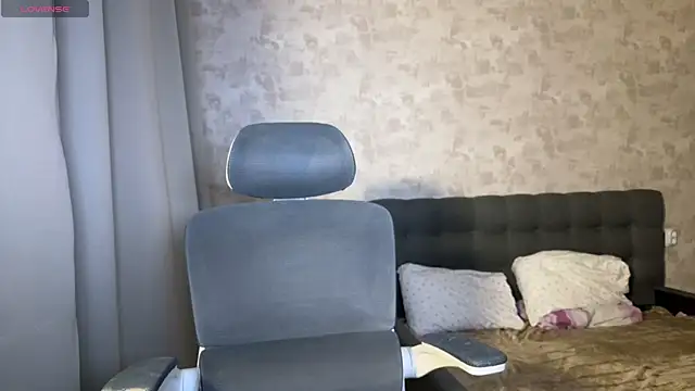 Snapshot of weshycouple chatting on 03.01.25 weshycouple online show from 03.01.25