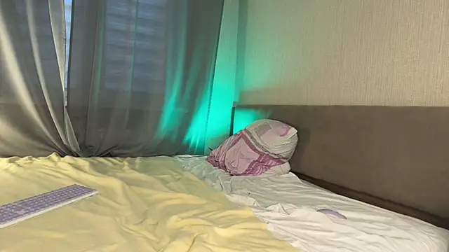 Snapshot of weshycouple chatting on 10.09.25 weshycouple online show from 10.09.25