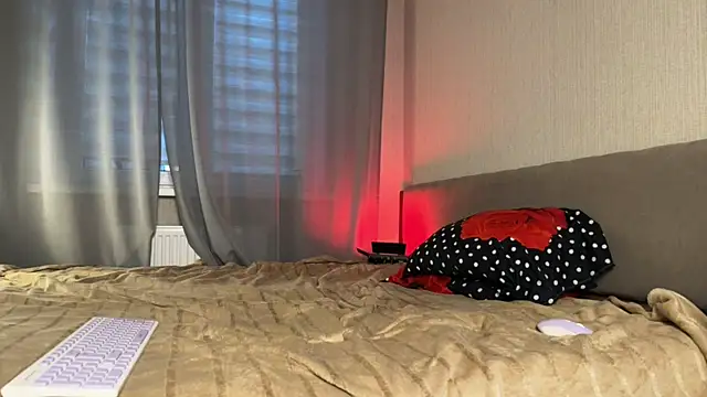 Snapshot of weshycouple chatting on 10.15.25 weshycouple online show from 10.15.25