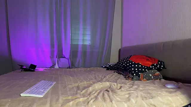 Snapshot of weshycouple chatting on 11.10.25 weshycouple online show from 11.10.25