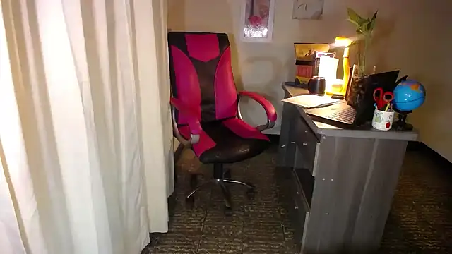 Snapshot of danielle_rose_1 chatting on 04.07.26 danielle rose 1 online show from 04.07.26