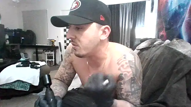 Snapshot of Antoniothedon chatting on 12.18.24 Antoniothedon online show from 12.18.24