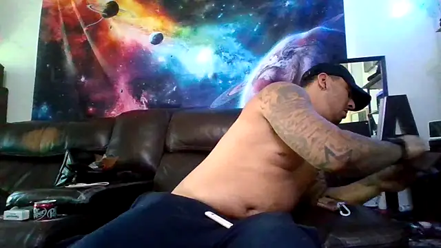 Snapshot of Antoniothedon chatting on 10.23.25 Antoniothedon online show from 10.23.25