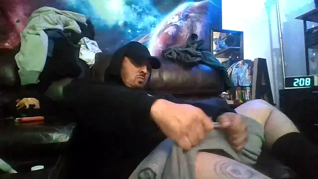 Snapshot of Antoniothedon chatting on 12.17.25 Antoniothedon online show from 12.17.25