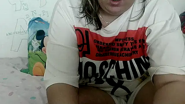 Snapshot of VixenBya chatting on 12.22.24 VixenBya online show from 12.22.24