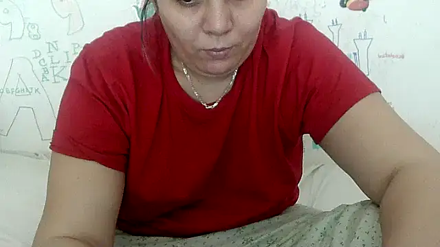 Snapshot of VixenBya chatting on 01.11.25 VixenBya online show from 01.11.25