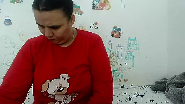 Snapshot of VixenBya chatting on 02.22.25 VixenBya online show from 02.22.25