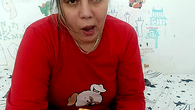 Snapshot of VixenBya chatting on 02.23.25 VixenBya online show from 02.23.25