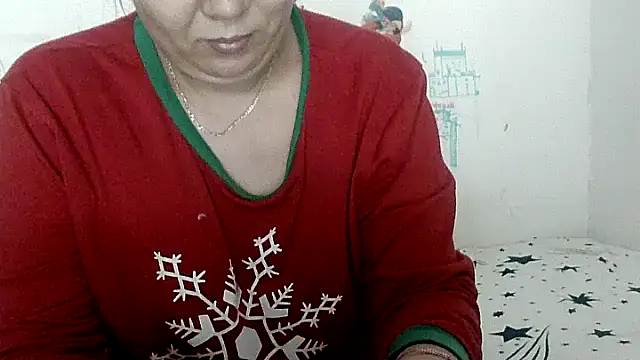 Snapshot of VixenBya chatting on 03.02.25 VixenBya online show from 03.02.25