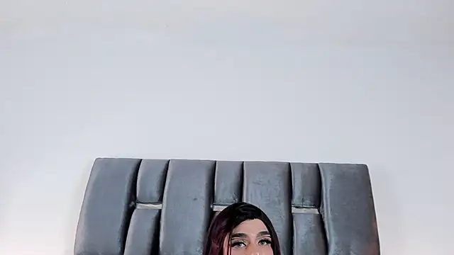 Snapshot of LucyGiraldo chatting on 01.18.25 LucyGiraldo online show from 01.18.25