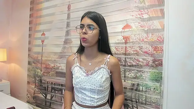 Isa little4u online show from 10.17.25