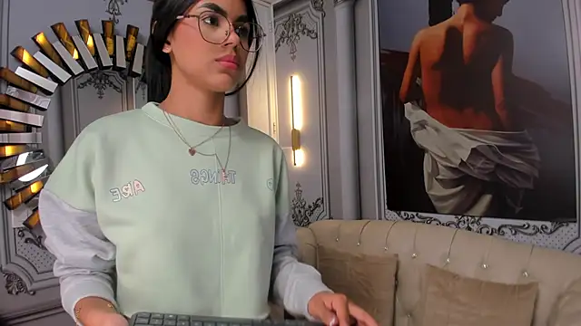 Isa little4u online show from 10.22.25