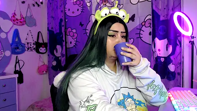 lussyevans24 online show from 10.27.25