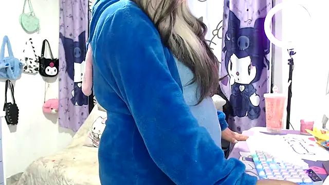 lussyevans24 online show from 11.17.25