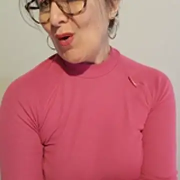 Snapshot of Viola8p chatting on 11.04.25 Viola8p online show from 11.04.25