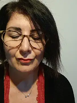 Snapshot of Viola8p chatting on 11.19.25 Viola8p online show from 11.19.25