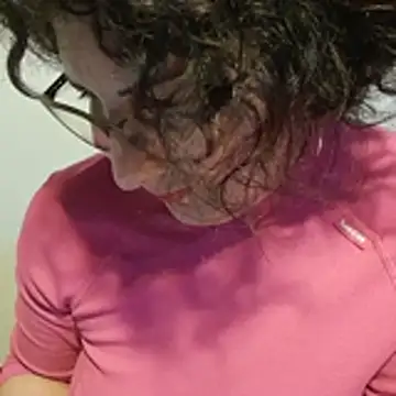 Snapshot of Viola8p chatting on 11.23.25 Viola8p online show from 11.23.25