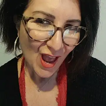 Snapshot of Viola8p chatting on 11.26.25 Viola8p online show from 11.26.25