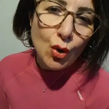 Snapshot of Viola8p chatting on 11.28.25 Viola8p online show from 11.28.25