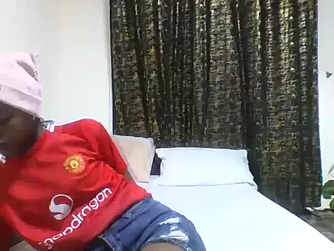 Snapshot of Petite_doll20 chatting on 01.13.26 Petite doll20 online show from 01.13.26