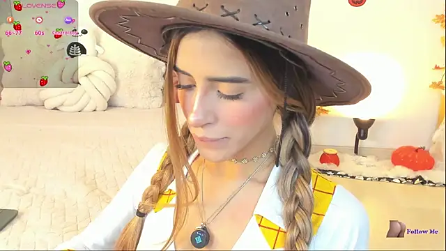 Snapshot of StormiRusso chatting on 10.24.25 StormiRusso online show from 10.24.25