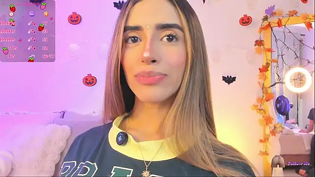 Snapshot of StormiRusso chatting on 10.30.25 StormiRusso online show from 10.30.25