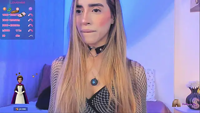 Snapshot of StormiRusso chatting on 11.10.25 StormiRusso online show from 11.10.25