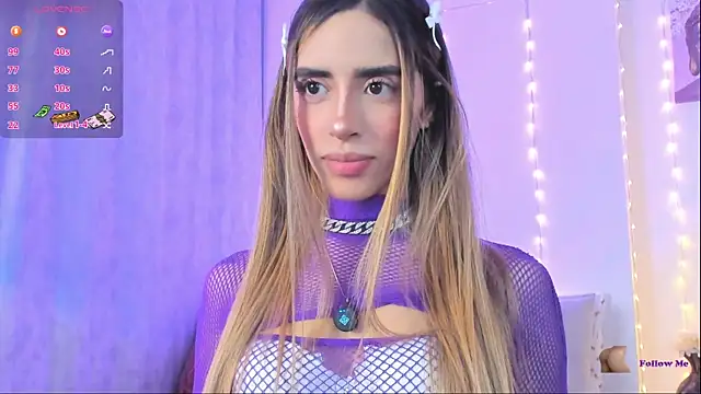 Snapshot of StormiRusso chatting on 11.12.25 StormiRusso online show from 11.12.25