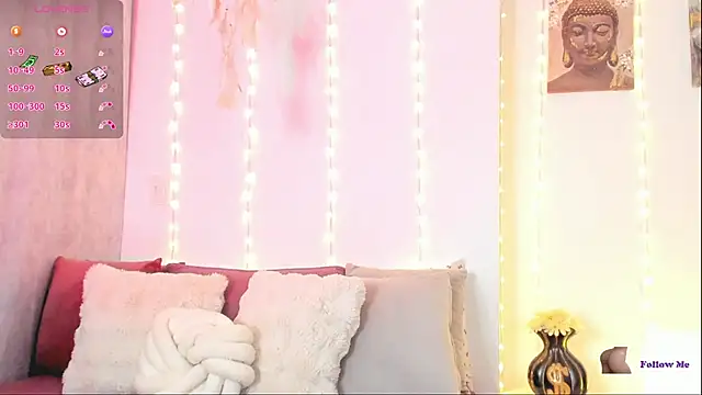 Snapshot of StormiRusso chatting on 11.19.25 StormiRusso online show from 11.19.25