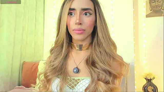 Snapshot of StormiRusso chatting on 11.20.25 StormiRusso online show from 11.20.25