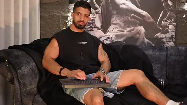 DannSaenz online show from 11.26.25