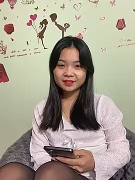 Maeve2k5 online show from 12.24.24