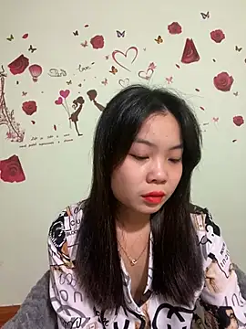 Maeve2k5 online show from 12.25.24