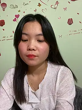 Maeve2k5 online show from 12.25.24