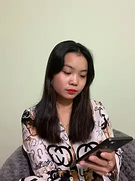 Maeve2k5 online show from 12.30.24