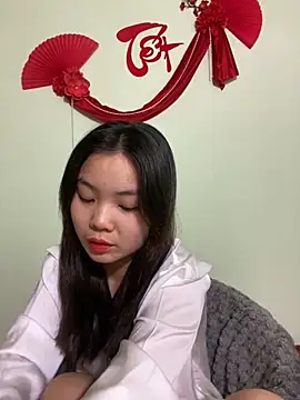 Maeve2k5 online show from 01.24.25