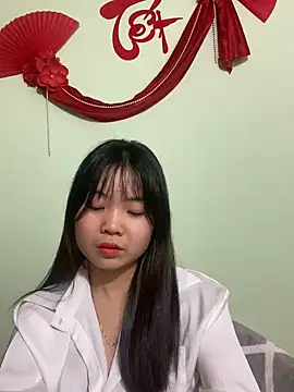 Maeve2k5 online show from 02.12.25