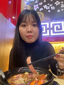 Maeve2k5 online show from 02.19.25