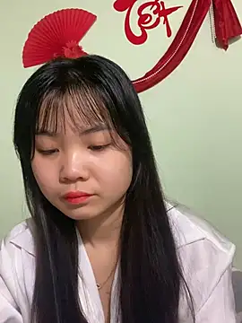 Maeve2k5 online show from 02.24.25