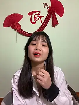 Maeve2k5 online show from 02.24.25